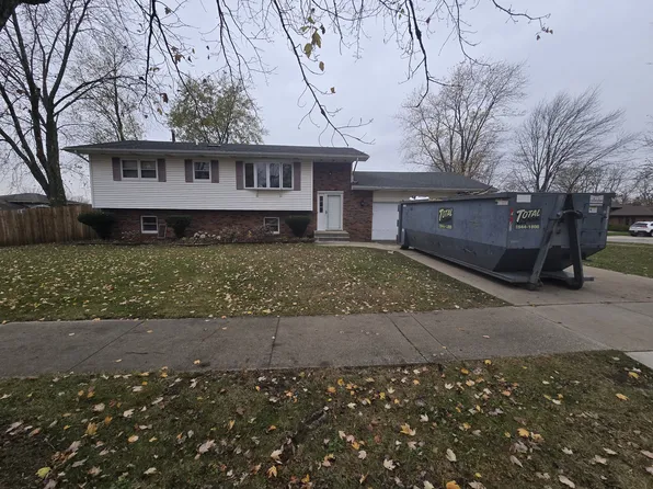 7500 Pierce Pl, Merrillville, IN 46410