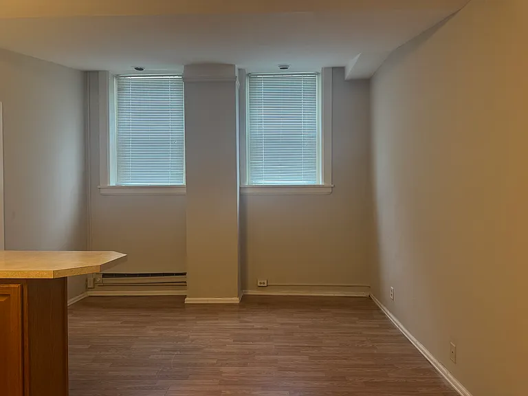Sherwood Apartments — Photo 35