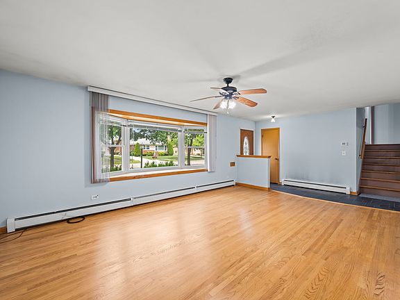3rd image of 7662 Enfield Ave