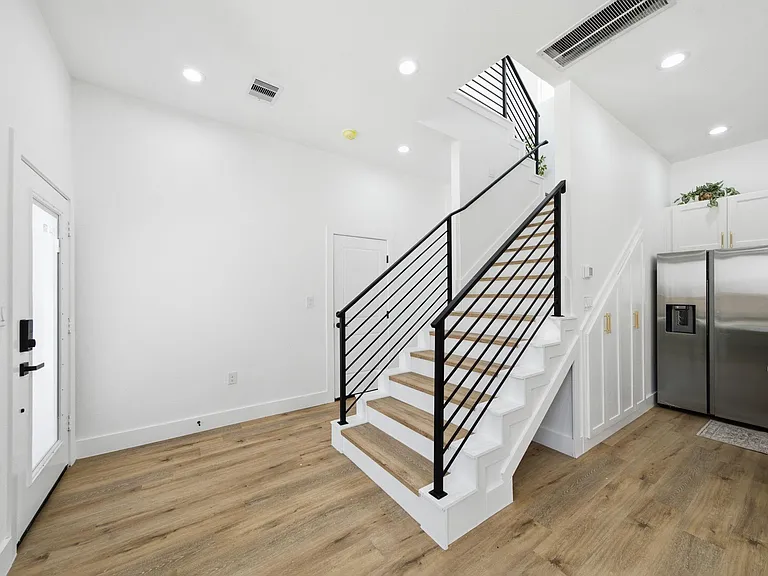 8910 Knoll Leaf Dr — Photo 9
