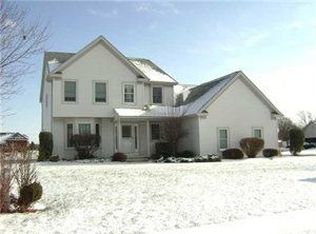 89 Desales Cir, Lockport, NY 14094