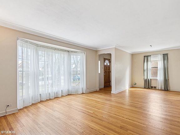 4th image of 1766 Ash St