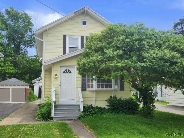 23 Pine St, Hamburg, NY 14075