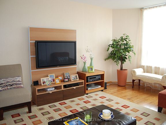 4th image of 1270 Maple Crossing Blvd #905