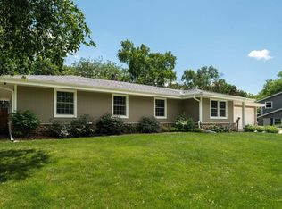 W56N850 Meadow Ct, Cedarburg, WI 53012