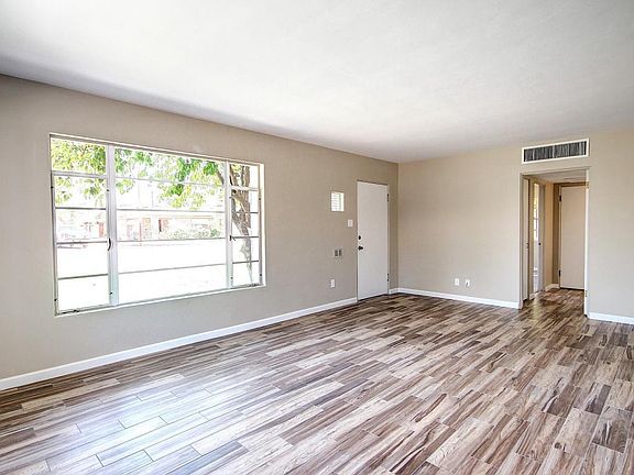 5th image of 1549 W Indianola Ave