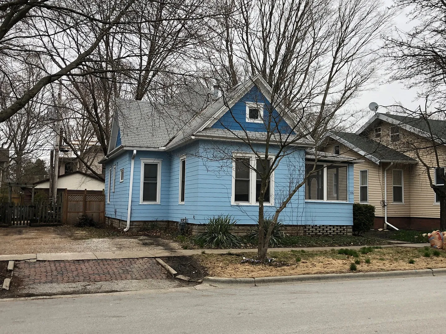 306 W Illinois St photo 1
