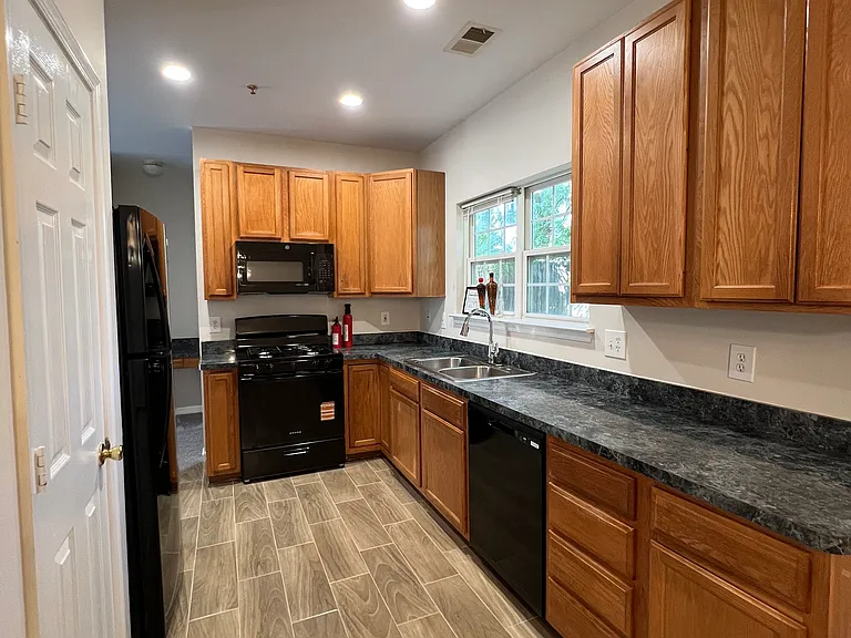 3326 Oxon Run Rd SE — Photo 3