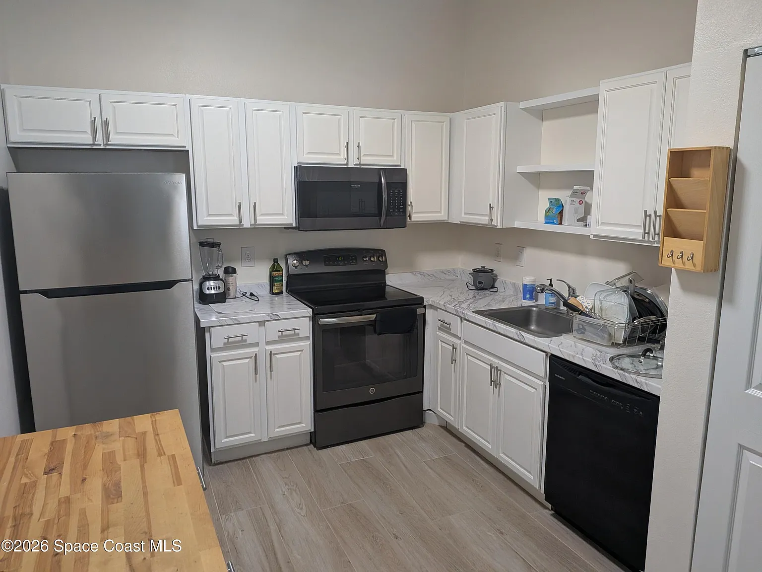 2 bed, 2.0 bath, 836 sqft, $1,800 — Photo 2