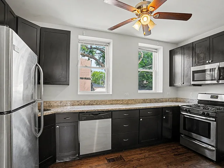 2257 W Hirsch St #1E — Photo 5