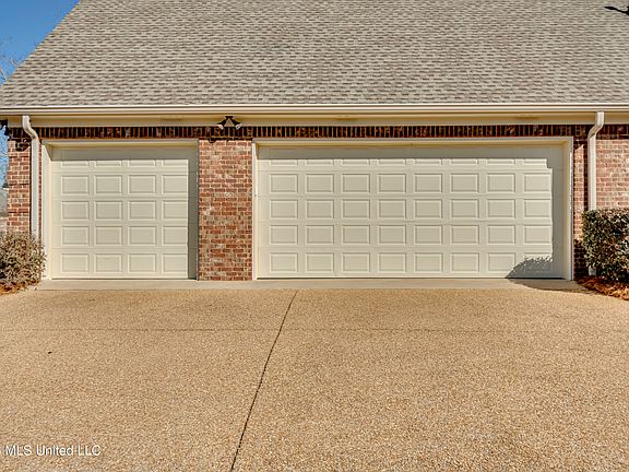 5th image of 109 W Legacy Dr