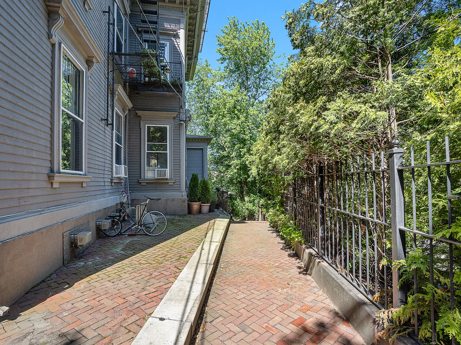34 Benefit Street Apartment Homes — Photo 4