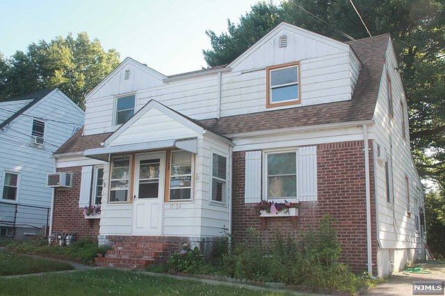1st image of 17-36 11th St