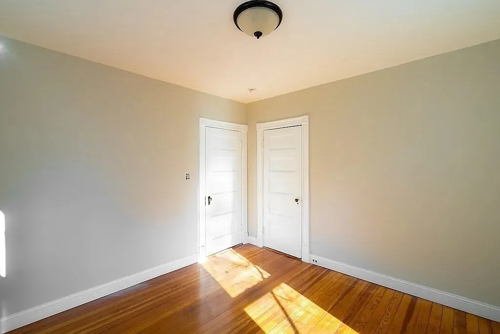 5 bed, 1500 sqft, $4,700 — Photo 1