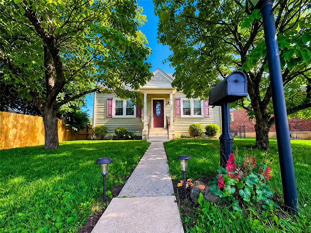 3 bed, 1.0 bath, 1526 sqft, $2,400 — Photo 3