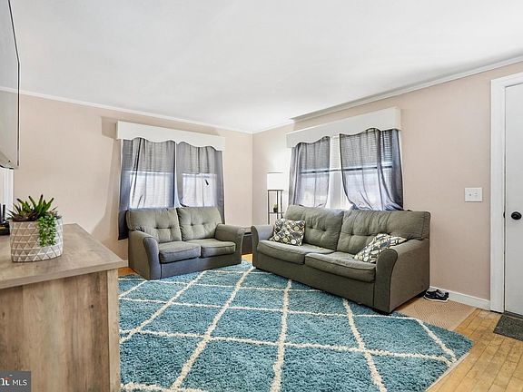 4th image of 2619 Eldridge Ave