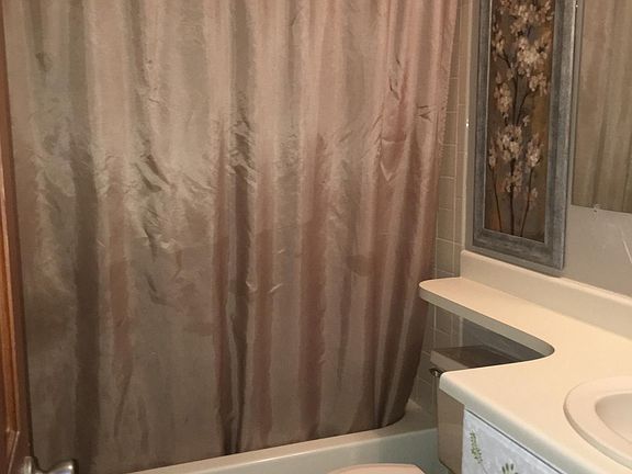 5th image of 5910 Gunbarrel Ave APT E