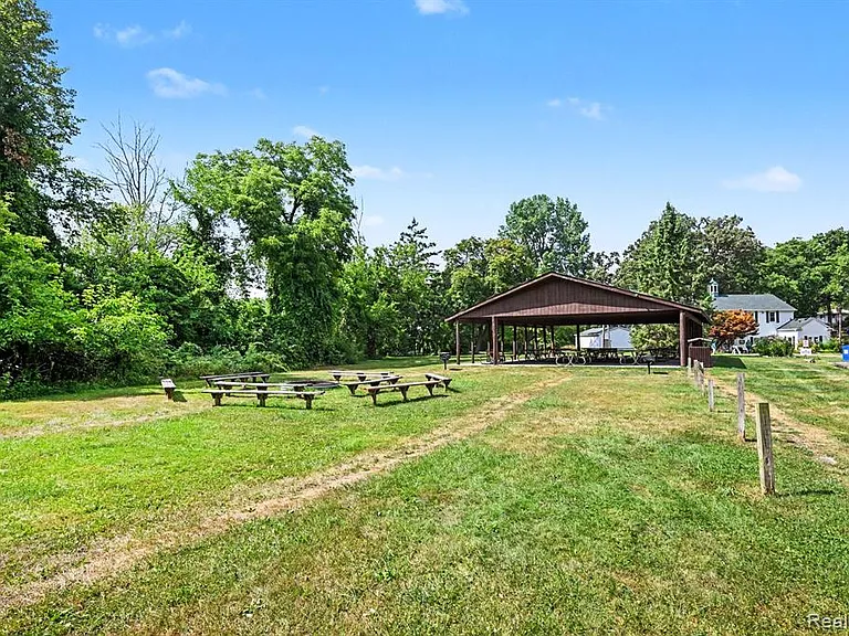 2104 Highfield Rd — Photo 35