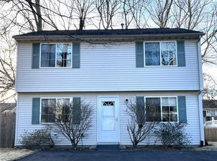 6 Meadowrue Trl, Saunderstown, RI 02874