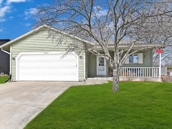 1610 Erin LANE, Waukesha, WI 53188