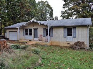 3216 Green Tree Rd, Thomasville, NC 27360