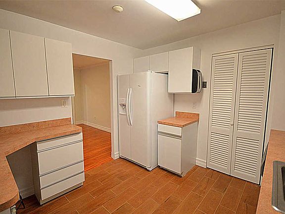 5th image of 1 Ipswich Ave APT 120