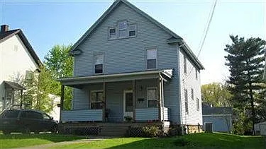 895 Franklin Ave photo 1