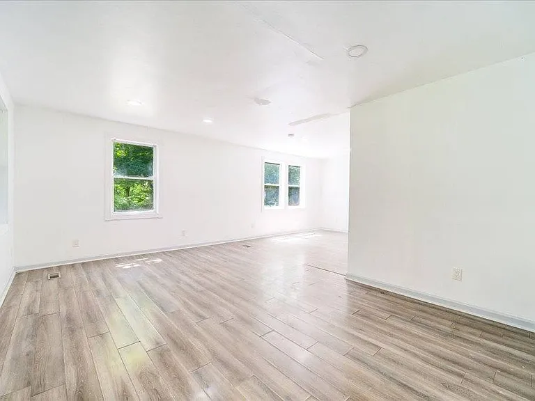 629 South Rd — Photo 6