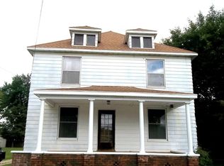 1303 W 3rd St, Dixon, IL 61021