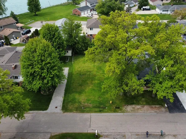 50591 Walpole Ave, New Baltimore, MI 48047