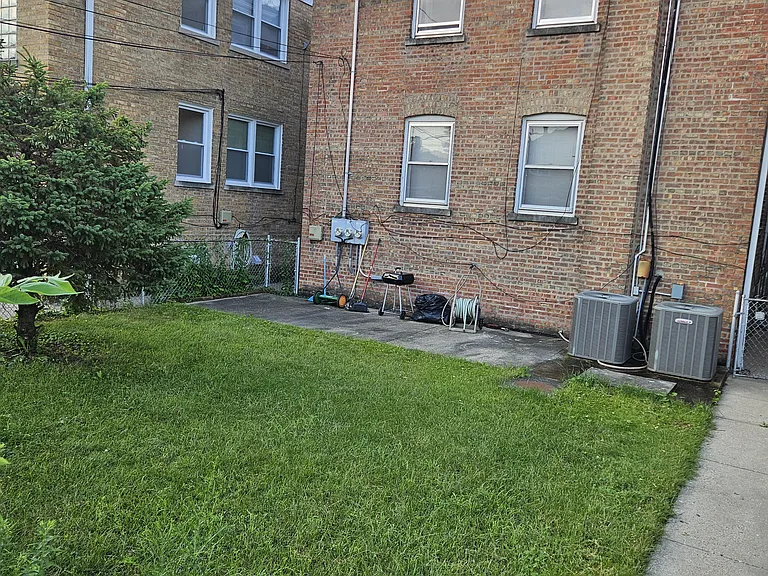 2818 W Farragut Ave #1B — Photo 8
