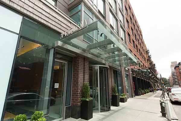 Rented by Level Group | media 9