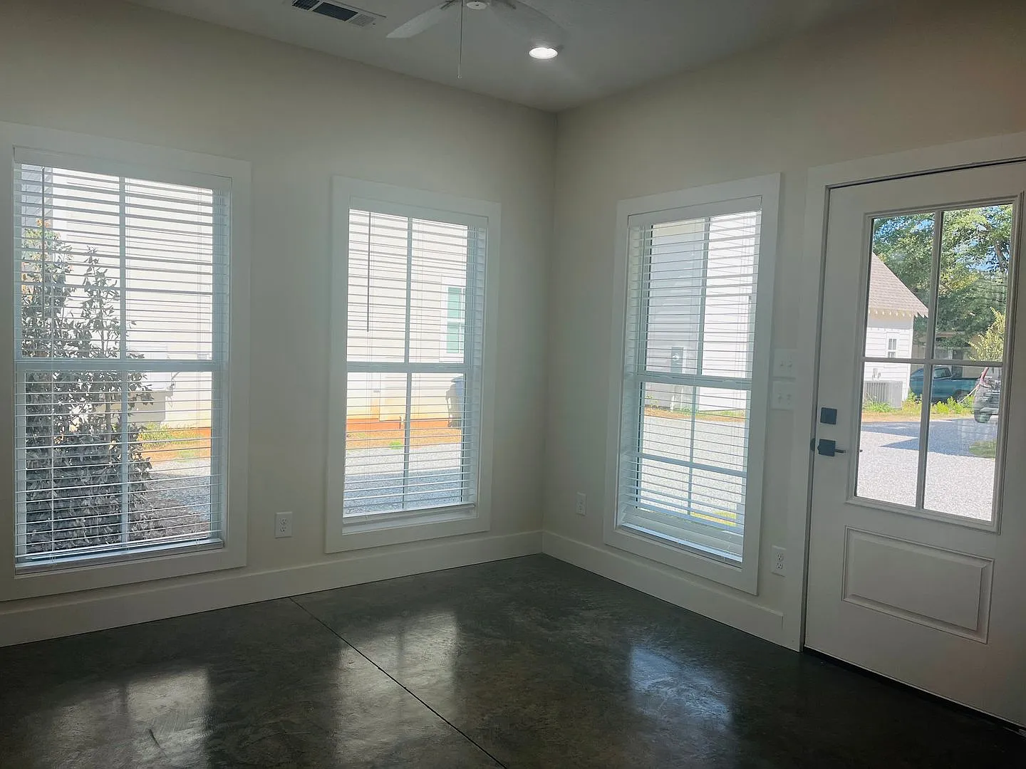 Brand New 3 Bedroom, 2 Bathroom home near Downtown Lagrange! — Photo 3