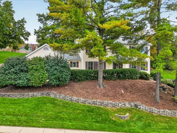 14980 Chateau Village Dr, Chesterfield, MO 63017