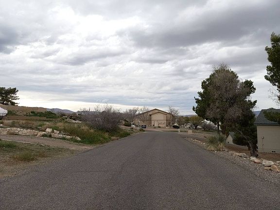 4th image of 1605 E Skyline Dr