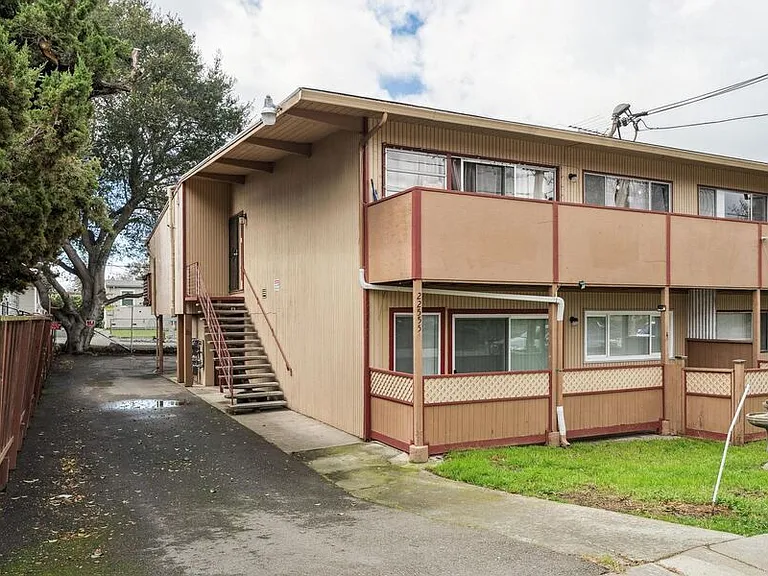 22555 Linden St #12 — Photo 33