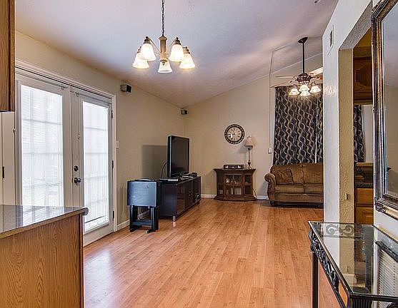4th image of 4209 Spindletree Ln