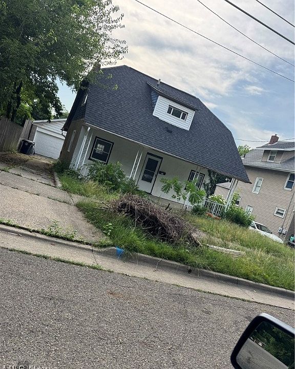 1st image of 254 Bowmanville St