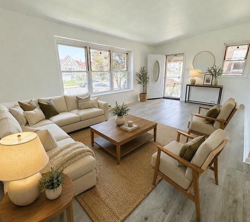 1st image of 2325 Oakmont St