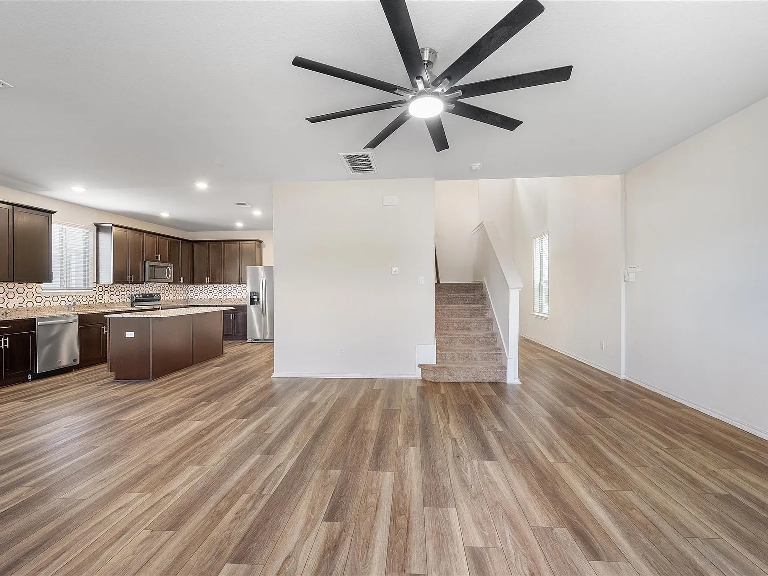 3 bed, 2.5 bath, 2041 sqft, $2,100 — Photo 3