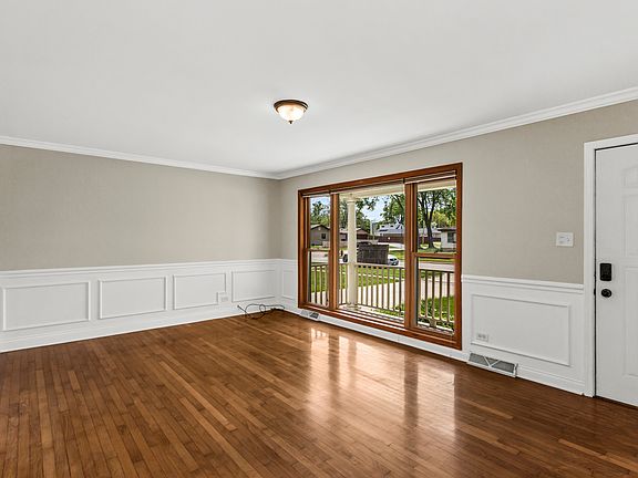 5th image of 521 N 3rd Ave