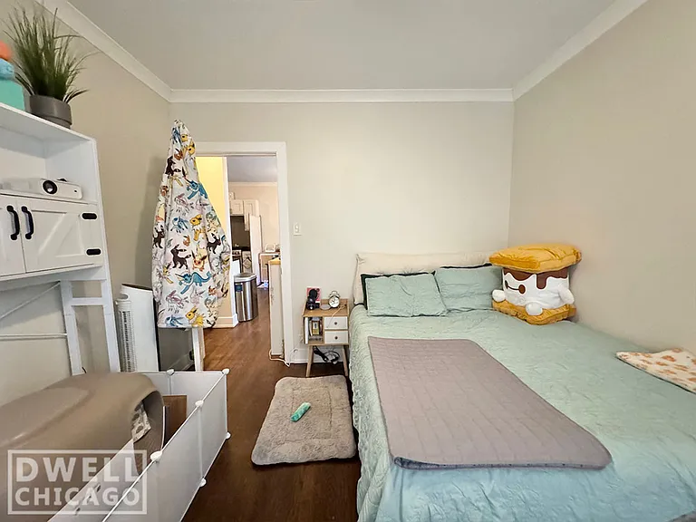 4216 N Clark St #1 — Photo 4