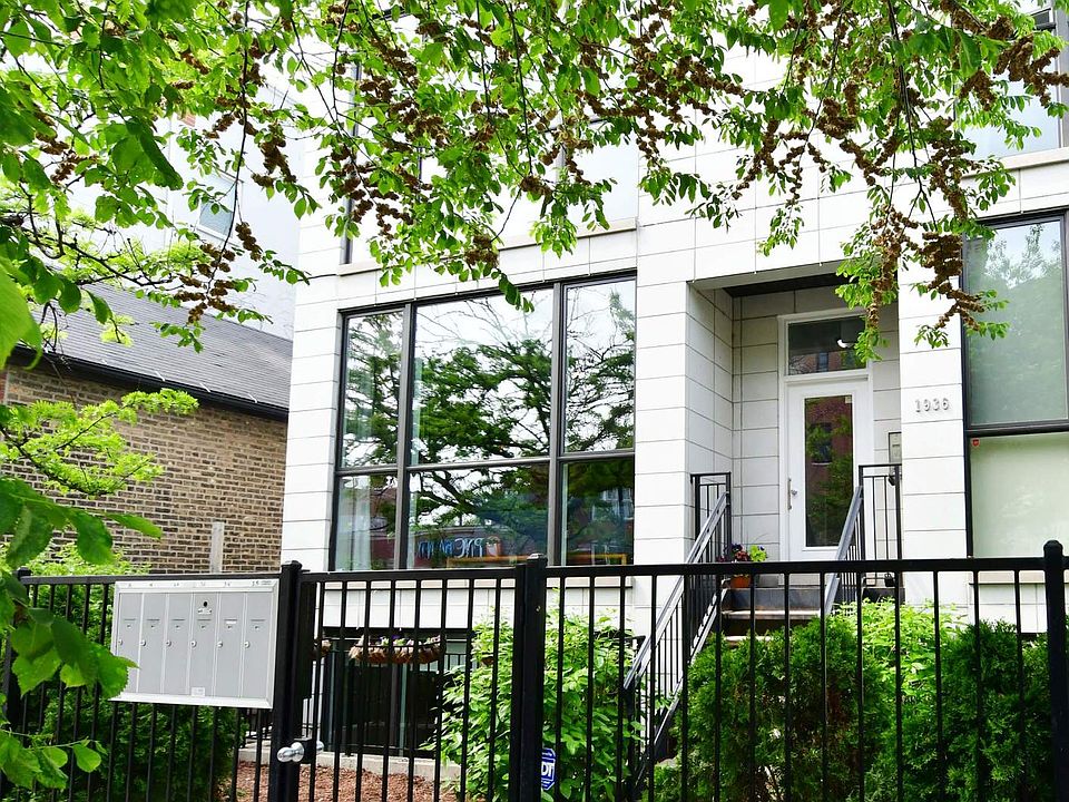 1st image of 1936 W Armitage Ave APT 1W