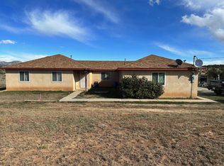 2 McLaughlin Ln, Sandia Park, NM 87047