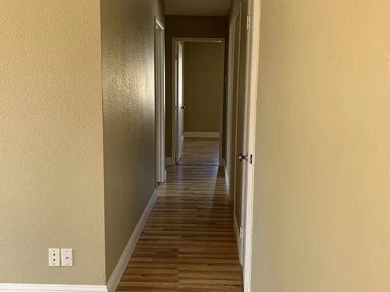 1871 Cherokee Dr #4 — Photo 3