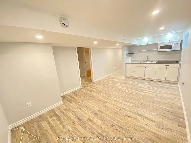 20 Britannia Ave — Photo 3