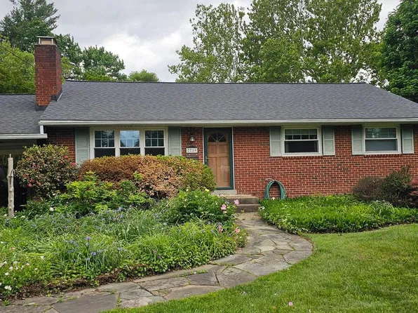7719 Heritage Dr, Annandale, VA 22003