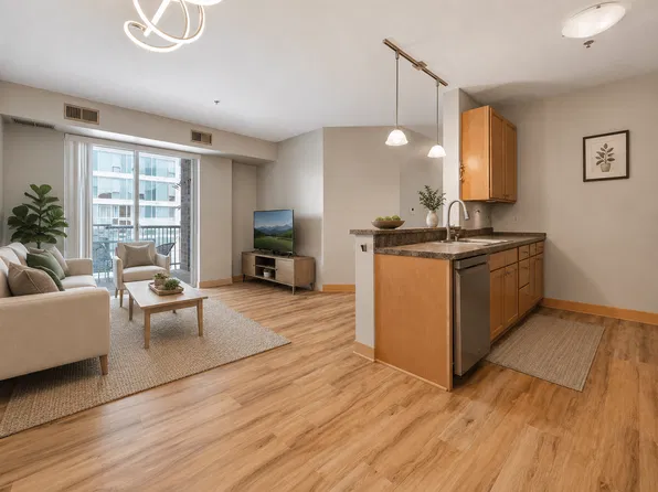 2900 University Ave SE APT 300, Minneapolis, MN 55414