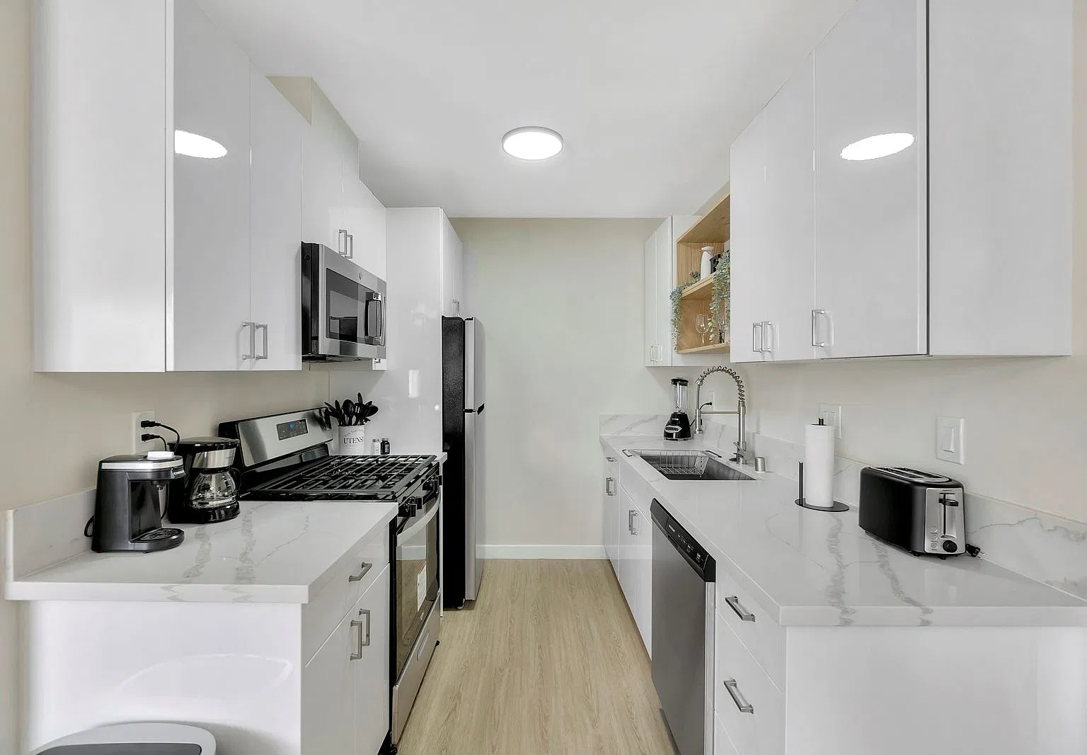 Wishing Well Apartments — Photo 3