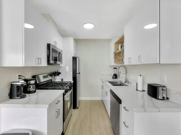 Wishing Well Apartments, 15223 S Raymond Ave #C6384a86c, Gardena, CA 90247